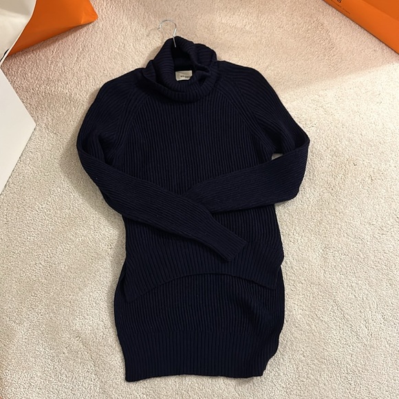 Aritzia Wilfred Free Lin Sweater 100% Merino Wool Navy Sz XS Made in Italy - Picture 2 of 9